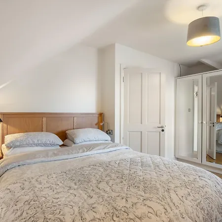 Ard Apartment, *